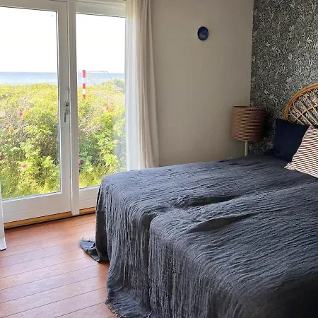 Enjoy The Sound Of Crashing Waves And Ocean Views Græsted
