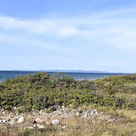 Enjoy The Sound Of Crashing Waves And Ocean Views Græsted